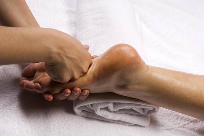 6 lợi ích khi bấm huyệt bàn chân và cách thực hiện - Ảnh 5.