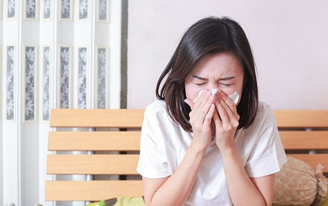 7 lý do khiến bạn đau họng vào buổi sáng khi không bị bệnh - Ảnh 2.