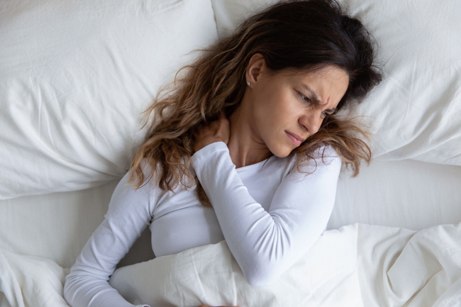 Cách để giảm nhanh cơn đau cổ do ngủ sai tư thế - Ảnh 5.