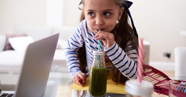 Để tăng cường sức khoẻ giao mùa cho trẻ, cha mẹ nên bổ sung 5 loại đồ uống này - Ảnh 2.