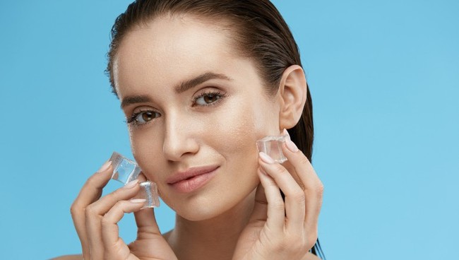 6 lợi ích tuyệt vời khi sử dụng đá viên chăm sóc da mặt vào mùa hè - Ảnh 1.