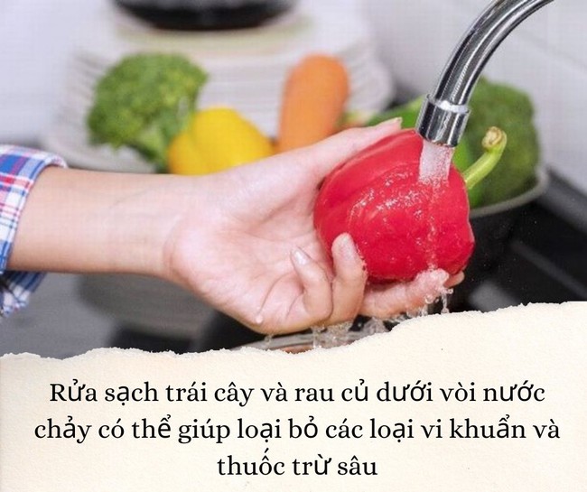 Cách rửa trái cây và rau củ sống phòng ngừa nguy cơ ngộ độc thực phẩm - Ảnh 4.