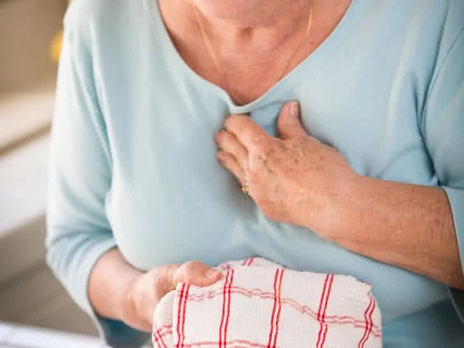 Đau ngực khi hít thở sâu khi nào là triệu chứng của COVID-19? - Ảnh 3.