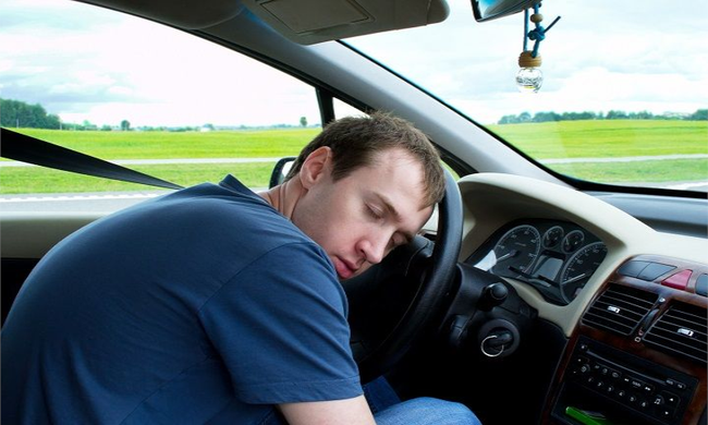 Ngủ trong xe ô tô bật điều hoà để tránh nóng nguy hiểm như thế nào? - Ảnh 4.