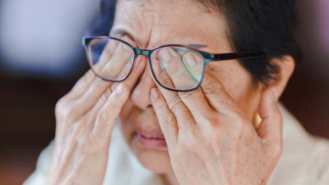 Đột quỵ mắt là gì? Dấu hiệu, nguyên nhân và cách phòng ngừa - Ảnh 3.