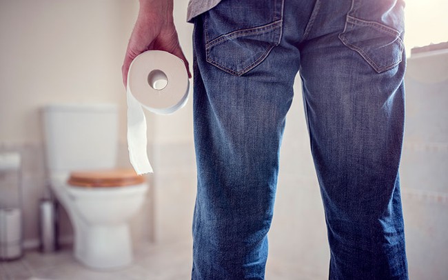 Uống bia rượu nhiều bị đi ngoài ra máu có nguy hiểm không? - Ảnh 3.
