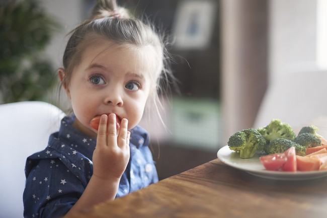 Trời lạnh trẻ bị ho phải làm sao để giảm nhẹ và dứt điểm cơn ho tại nhà? - Ảnh 5.