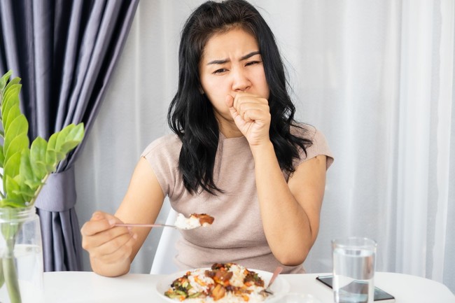 8 lời khuyên sau bữa ăn giúp giảm chứng ợ nóng - Ảnh 2.