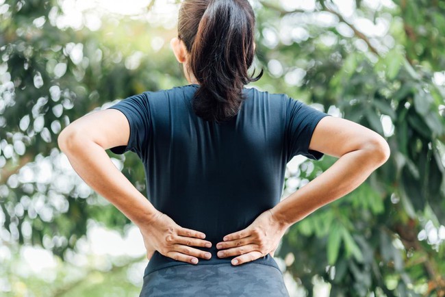 9 thay đổi giúp giảm đau lưng dưới và hông đơn giản tại nhà - Ảnh 6.