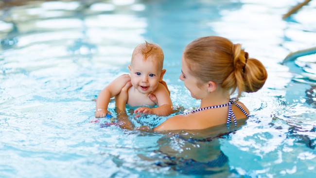 Khi nào trẻ sơ sinh có thể đi bơi? - Ảnh 1.
