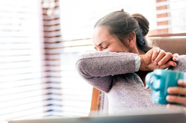 Cơn ho dữ dội gây nôn mửa do đâu? Có nguy hiểm không? - Ảnh 3.