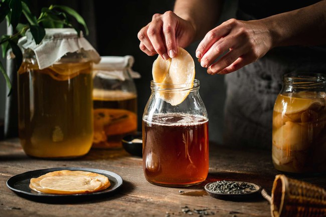 Uống kombucha bao nhiêu là quá nhiều? Dừng ngay khi thấy 5 dấu hiệu &quot;bất ổn&quot; này - Ảnh 5.