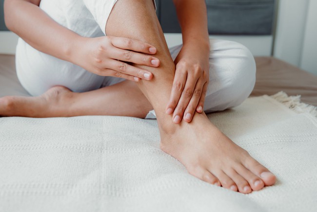 Cẩn thận với 8 nguyên nhân gây tê chân nghiêm trọng - Ảnh 7.