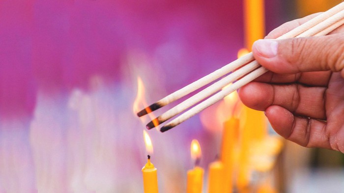 Khói nhang độc như khói thuốc lá: Những tác hại khi đốt nhang quá nhiều - Ảnh 1.