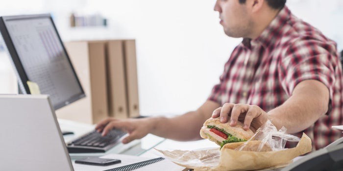 Dừng ngay những thói quen khiến vi khuẩn lây lan nhanh chóng này - Ảnh 3.