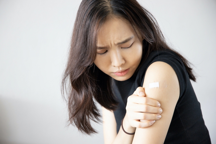 Tiêm vaccine có giúp giảm các triệu chứng hậu Covid không? shutterstock1907490580 16328107646621543187666 - Tiêm vaccine có giúp giảm các triệu chứng hậu Covid không?