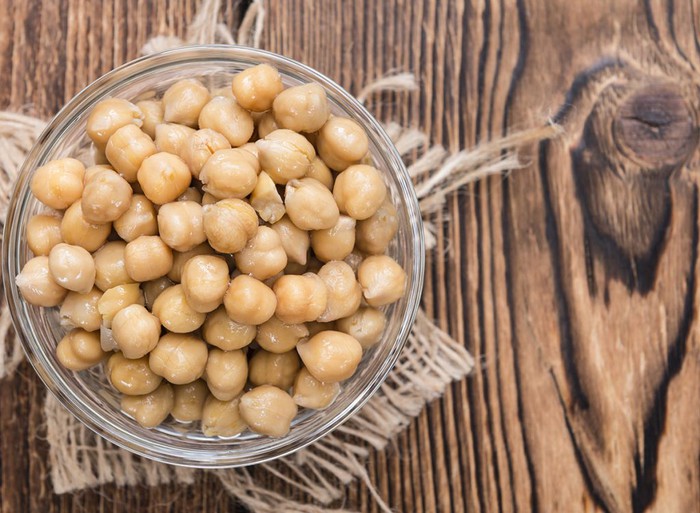 chickpeas-in-bowl-1655835956093514558559