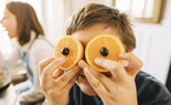 Vitamin nào tốt cho mắt cận? 10 loại vitamin và khoáng chất bạn không thể bỏ qua