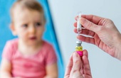 Cần chuẩn bị gì trước khi tiêm vaccine phòng sởi ở trẻ nhỏ?