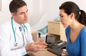 Bệnh nhân bị viêm dạ dày nên gặp bác sĩ khi nào?