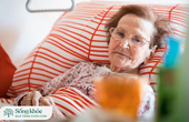 Viêm phổi ở người già: Nguyên nhân, triệu chứng, điều trị và cách phòng tránh