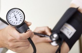 Điều trị bệnh tăng huyết áp nguyên phát bằng cách nào?