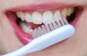 Chuyên gia gợi ý cách làm sạch mảng bám trên răng