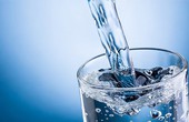 Uống bao nhiêu nước là đủ và công thức tính lượng nước cần uống mỗi ngày là gì?