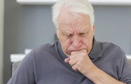 Những bệnh người cao tuổi dễ mắc trong thời điểm giao mùa