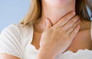 Hiện tượng nuốt nước bọt thấy vướng ở cổ họng là dấu hiệu mắc bệnh gì?
