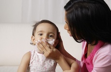 Cảm cúm ở trẻ nhỏ: Điểm danh những dấu hiệu không phải phụ huynh nào cũng nắm rõ