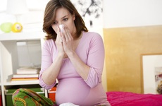 Cảm cúm ở bà bầu: Bác sĩ chỉ ra cách nhận biết và biện pháp phòng ngừa