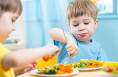 Mùa thu trẻ nên ăn gì? Đâu là thực phẩm chứa nhiều dinh dưỡng cần bổ sung cho bé?