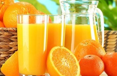 Người mắc bệnh sởi có nên uống nước cam hay không?