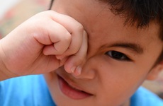 Viêm giác mạc - Nguy hiểm từ biến chứng của đau mắt đỏ ở trẻ em