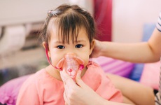 Hướng dẫn cha mẹ các nguyên tắc cần lưu ý khi chăm sóc trẻ bị COPD