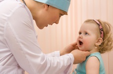 Bác sĩ BV Bạch Mai chỉ ra những sai lầm khi phòng bệnh đường hô hấp cho trẻ vào mùa lạnh