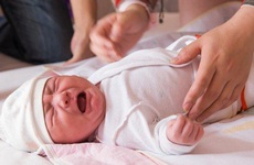 Dấu hiệu trẻ sơ sinh bị táo bón và cách trị táo bón cho trẻ sơ sinh
