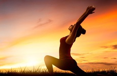Tại sao không nên bỏ qua chuỗi động tác Yoga chào mặt trời khi luyện tập?