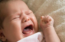 Tưa lưỡi là gì? Cách đánh tưa lưỡi cho trẻ sơ sinh như thế nào?