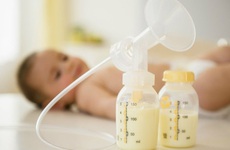 Mẹ sau sinh cần biết, làm thế nào để sữa mẹ đặc và thơm cho bé