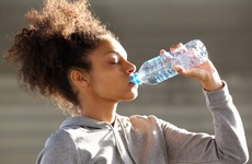 Uống nước khi đói và 12 lợi ích có thể bạn chưa biết!