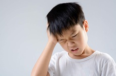 Nguyên nhân và triệu chứng đau đầu ở trẻ