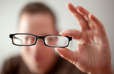 Những thói quen tốt giúp cải thiện mắt cận thị không phải người mắc tật khúc xạ nào cũng biết