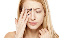 8 thói quen gây hại cho mắt cần loại bỏ ngay