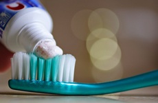 Kem đánh răng có tác dụng gì? Lưu ý khi chọn lựa kem đánh răng