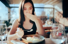 Cách trị buồn nôn sau khi ăn, làm thế nào để phòng tránh tình trạng này?