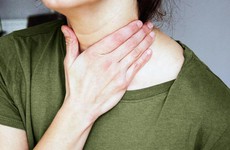 Ngứa họng do dị ứng không khí lạnh, viêm mũi: Làm cách nào để giảm nhẹ?