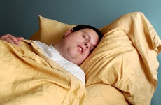Sử dụng gối cao khi ngủ ảnh hưởng đến sức khoẻ như thế nào?