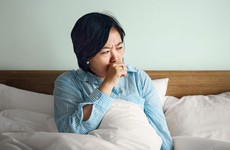 Cơn ho dữ dội gây nôn mửa do đâu? Có nguy hiểm không?